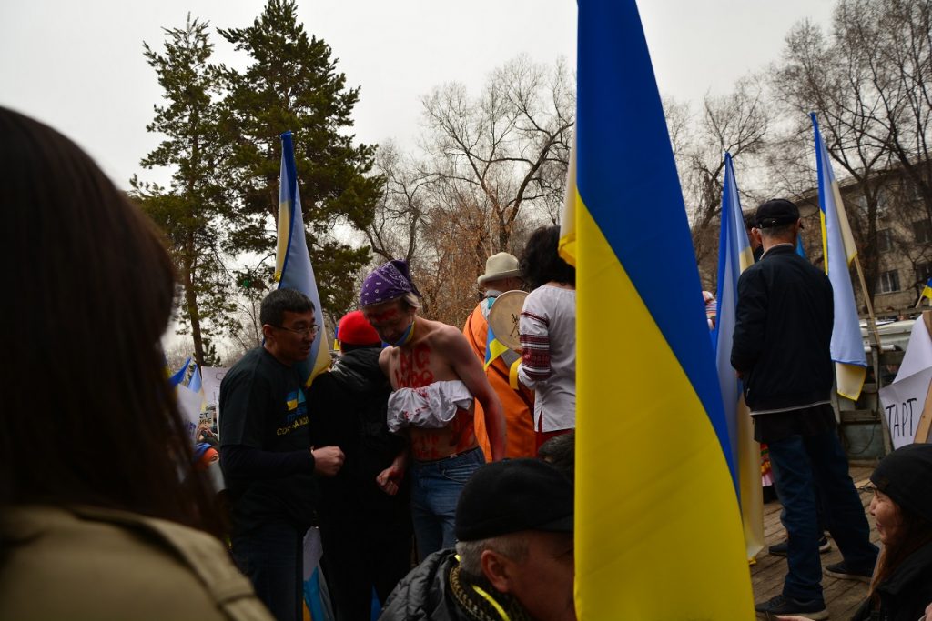 В Алматы 6 марта прошел митинг за «мир». Репортаж. Bizmedia.kz
