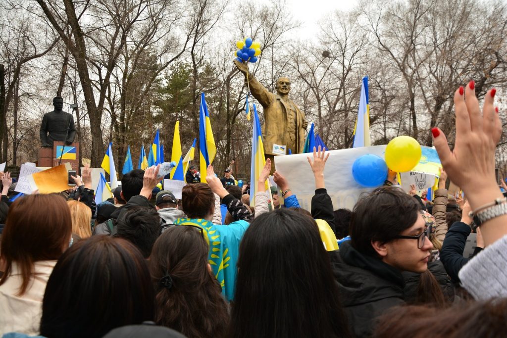 В Алматы 6 марта прошел митинг за «мир». Репортаж. Bizmedia.kz