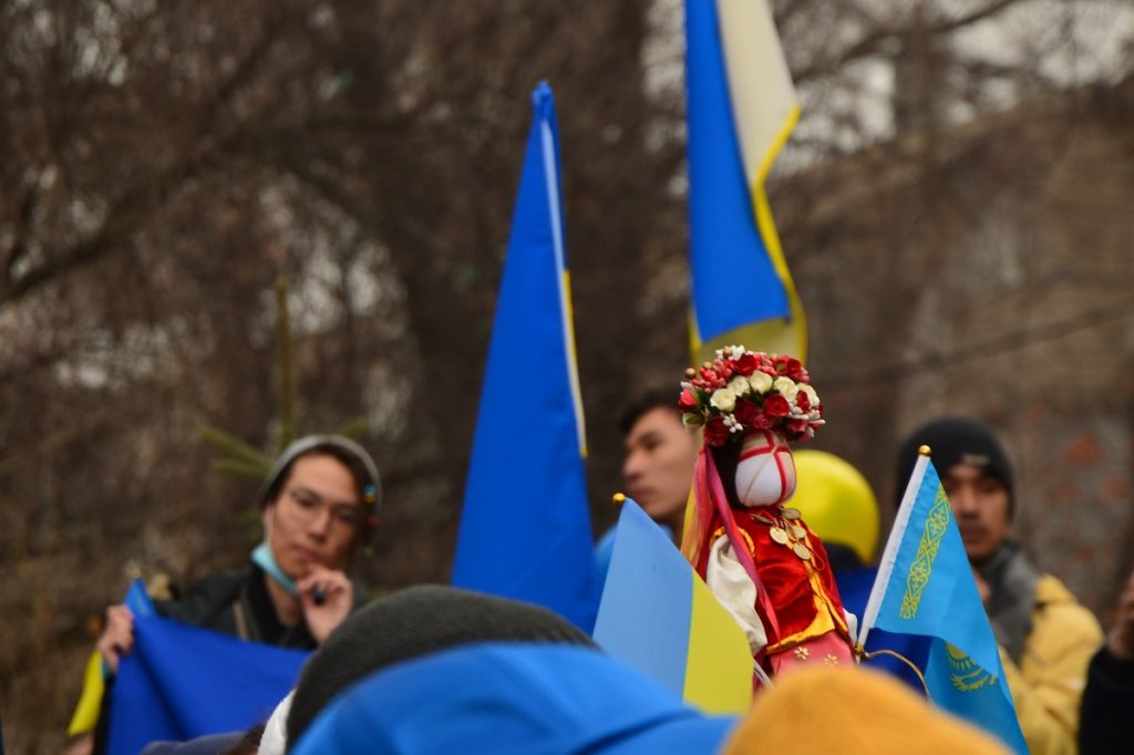 В Алматы 6 марта прошел митинг за «мир». Репортаж. Bizmedia.kz
