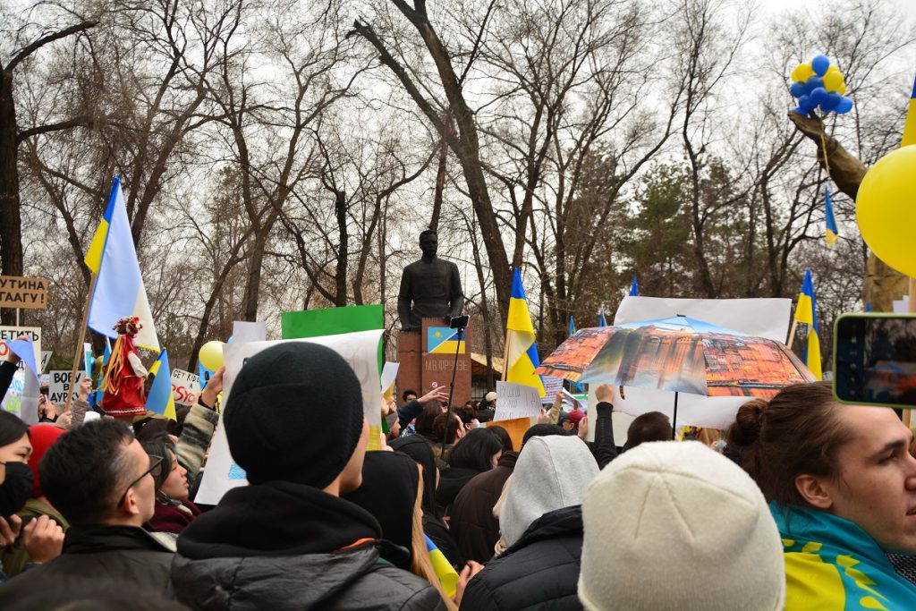 В Алматы 6 марта прошел митинг за «мир». Репортаж. Bizmedia.kz