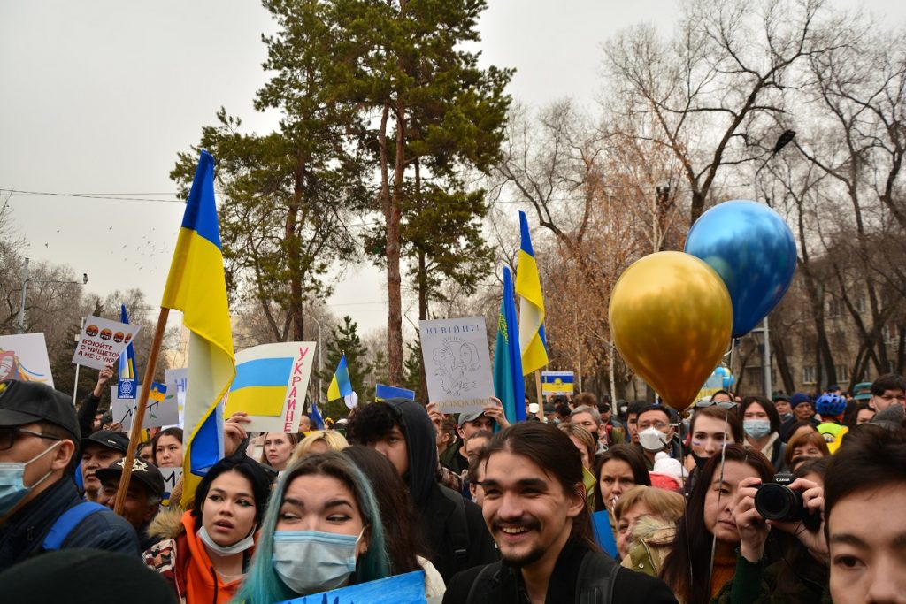 В Алматы 6 марта прошел митинг за «мир». Репортаж. Bizmedia.kz