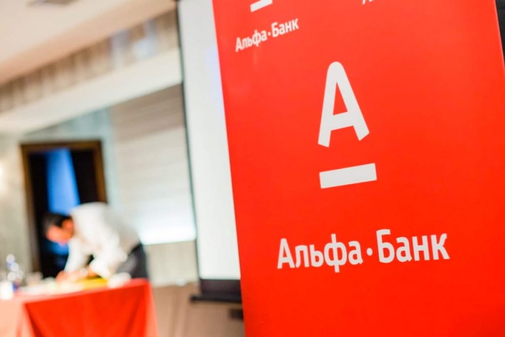 На фоне продажи Альфа-Банка БЦК, S&P отозвало рейтинги. Bizmedia.kz