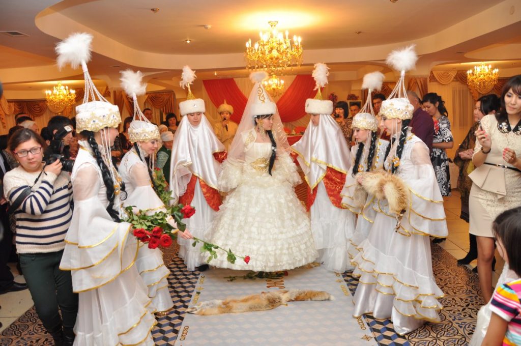 Запретят ли тои и праздники в РК из-за COVID-19