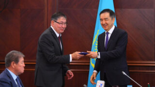 За вклад в развитие Астаны Сагинтаев вручил юбилейные медали