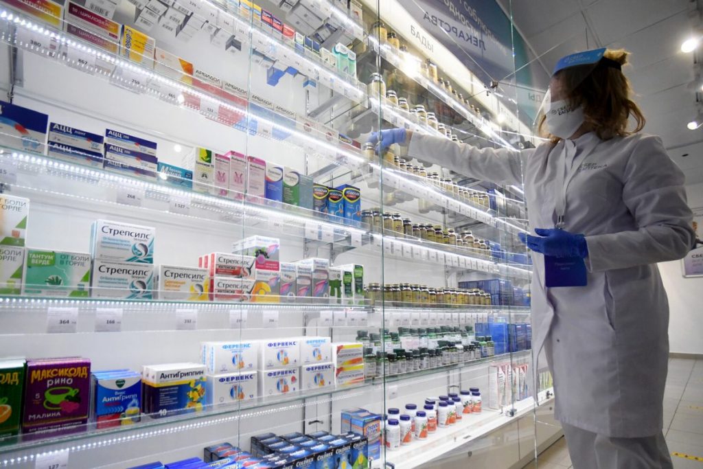 Иллюстрация — Почему в аптеках предлагают только дорогие лекарства