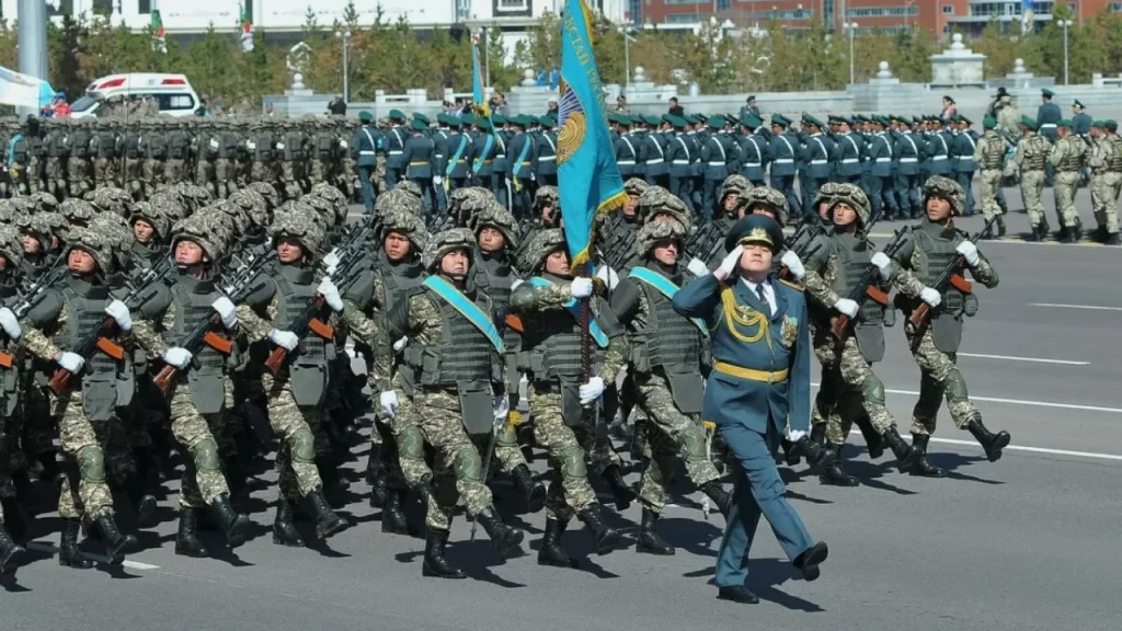Источник фото: открытые источники. Правительство Казахстана недавно выступило с инициативой обеспечить финансовую безопасность призывников во время службы в армии - кредитные каникулы