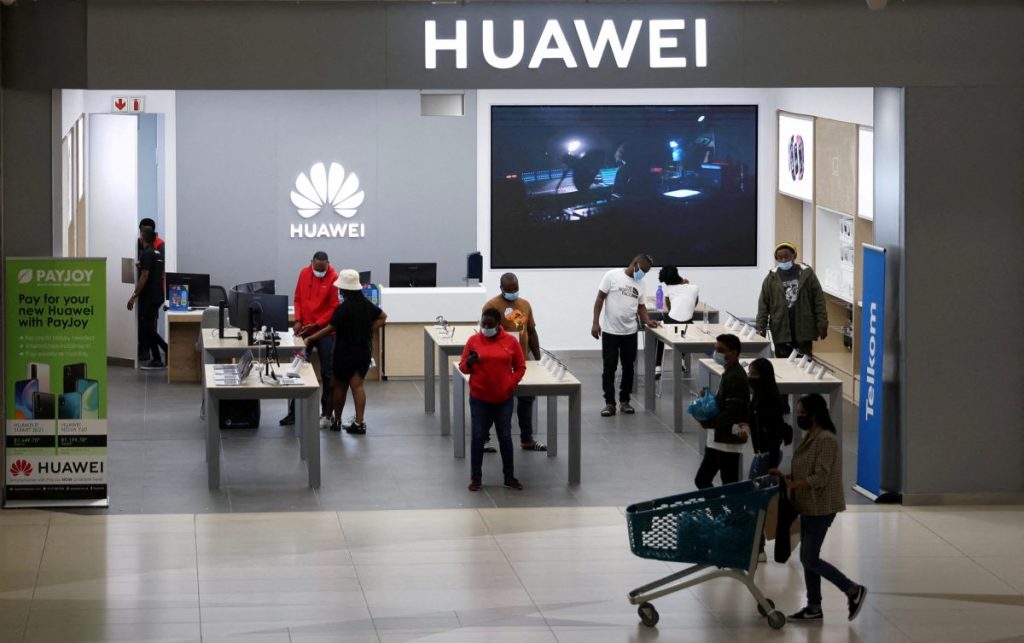 Компания Huawei начала релокацию сотрудников из России в Казахстан и Узбекистан - bizmedia.kz