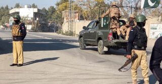 25 боевиков убиты в ходе рейда пакистанской армии на центр содержания под стражей; один заложник погиб