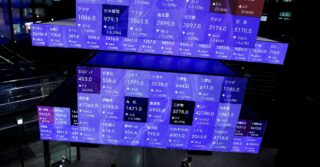 Акции, облигации падают, так как неожиданное изменение политики BOJ пугает инвесторов