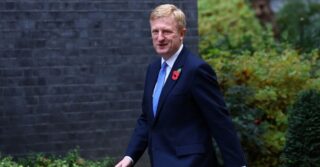 Британия «решительно» настроена в отношении оплаты труда медсестер, заявил высокопоставленный министр