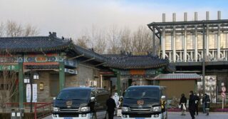 Длительное ожидание, высокая плата за услуги кремации в Пекине на фоне роста числа случаев заболевания COVID