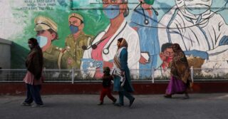 Индия находится в поиске новых разновидностей COVID, поскольку число случаев заболевания в других странах растет