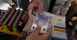 Италия сокращает план по продвижению наличных платежей после критики со стороны ЕС