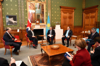 Казахстан и Великобритания пообещали укреплять сотрудничество, провели встречу в рамках стратегического диалога в Лондоне