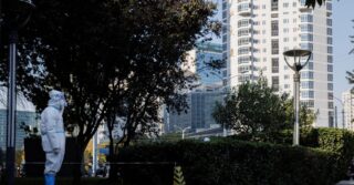 Китай сообщает о двух новых случаях смерти от COVID за 18 декабря против ни одного днем ранее