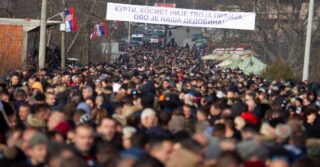 Косово просит НАТО доставить задержанного серба по воздуху на фоне роста напряженности