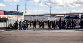 На Байдена оказывается давление в связи с ожидаемым смягчением правил предоставления убежища в США