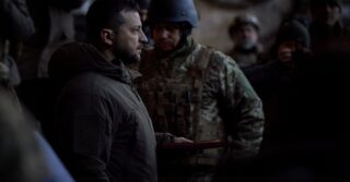 Поездка в Вашингтон возглавляет неожиданные военные шаги Зеленского