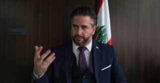 Повышение тарифов оказывает давление на испытывающих трудности ливанцев, поскольку реформы затормозились