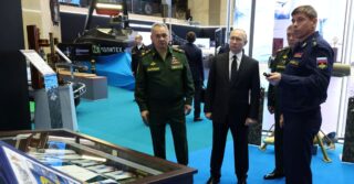 Путин заявил, что российская армия должна решить проблемы, возникшие в Украине