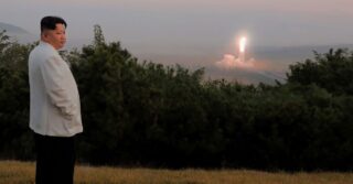 Северная Корея осуждает наращивание военного потенциала Японии, США совершают полеты на стелс-самолетах