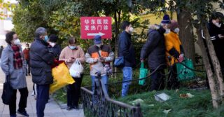 У Китая не было плана выхода из кризиса с нулевым COVID. За это расплачивается его население.