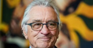 Женщина арестована за кражу подарков из-под рождественской елки Роберта Де Ниро