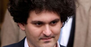 Федералы конфисковали почти $700 млн у основателя FTX Bankman-Fried