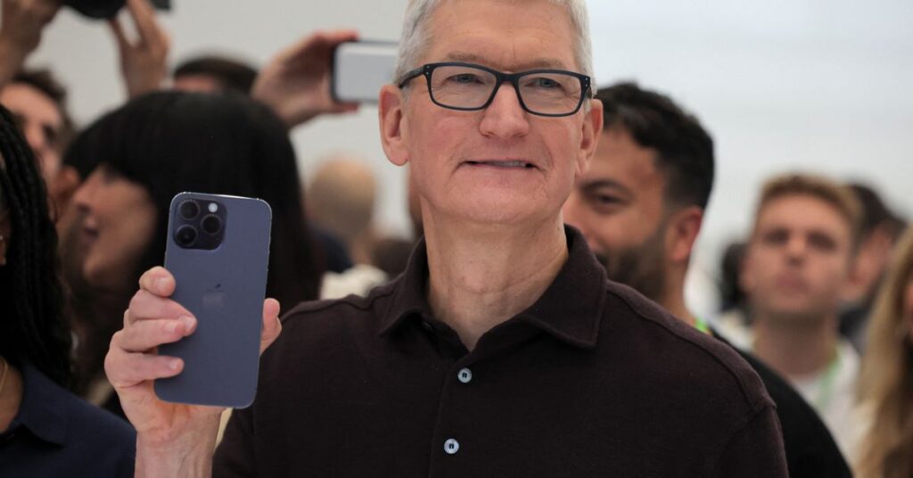 Фото: Reuters. Рыночная стоимость Apple Inc. опустилась ниже $2 трлн. Дайджест главных новостей на утро 4 января 2023 года