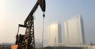 Нефть выросла более чем на 1% на фоне оптимизма в отношении спроса, поскольку Китай вновь открывает границы