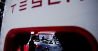 Поставки Tesla не соответствуют прогнозам из-за логистических проблем, замедления спроса