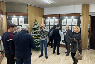 Выставка «Окна» стремится запечатлеть историю Старого Семея через графическое искусство