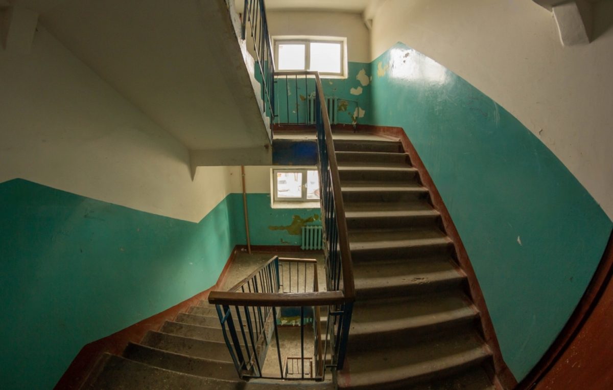Фото: открытые источники. Что не стоит делать при землетрясении? Держитесь от окон и будьте ближе к перилам. Вы читаете статью "Что делать при землетрясении?".