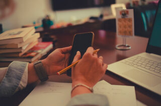 Что не устраивает казахстанцев в операторах сотовой связи и у кого самая дорогая связь