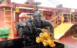 Цены на нефть падают в связи с перспективой увеличения предложения