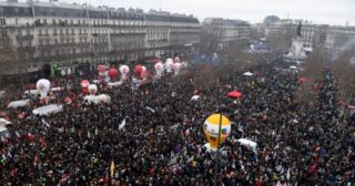 Французские профсоюзы призывают к дальнейшим забастовкам из-за пенсионной реформы