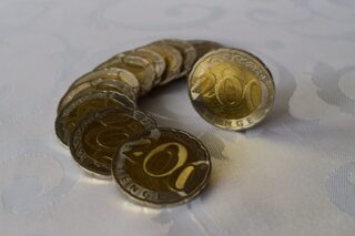 Средняя заработная плата наемных работников в РК за 2022 год составила 308 033 тенге в месяц