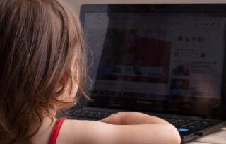 Из-за аварии на тепловых сетях школы и колледжи Экибастуза будут учиться дистанционно с 20 по 24 февраля