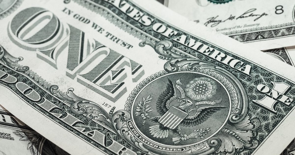 Фото: Freepik. На мировой арене доллар пошел на спад, о чем свидетельствует индекс DXY, который только за январь упал на 1,4%