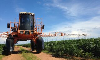 Антикор сообщил, что Минсельхоз пытался приобрести восемь литров химпрепаратов на 2 млрд тенге