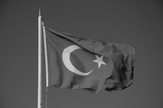 Молодая девушка найдена живой после того, как провела 248 часов под обломками на юге Турции