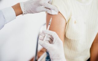 В Казахстане растет число родителей — антиваксеров