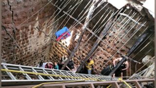 13 человек погибли при обрушении пола храма в центральной Индии