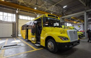 Алматы закупает 100 автобусов для школьников: новый пилотный проект «Школьный автобус»