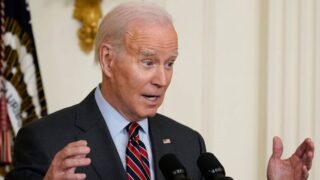 Байден говорит, что банковский кризис «еще не закончился