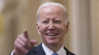 Байден не видит признаков «взрыва» в банковском секторе США, но эксперты предупреждают об опасности