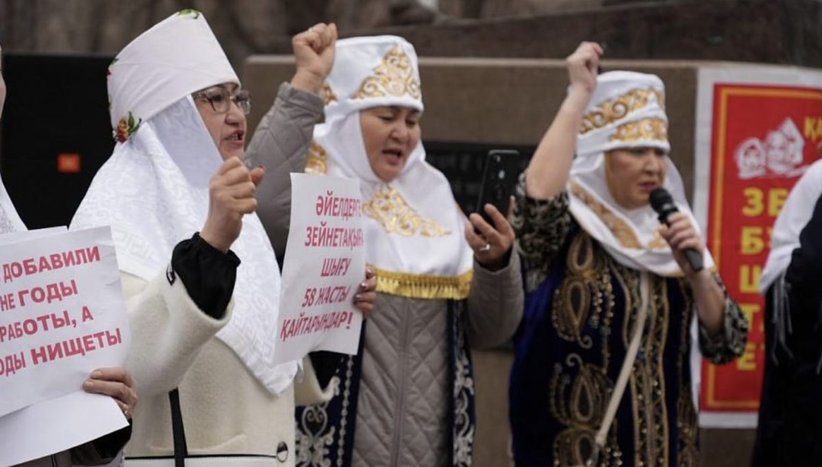 Женщины вышли на митинг с требованием снижения пенсионного возраста для  женщин до 58 лет