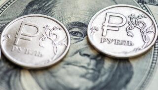 Цена рубля снизилась в среду в преддверии решения ФРС относительно процентной ставки