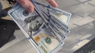 Доллар падает, евро растет: трейдеры реагируют на новости о Silicon Valley Bank