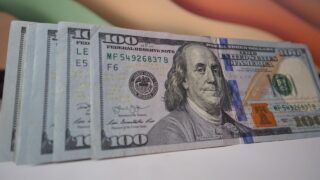 Доллар падает перед итогами заседания ФРС США